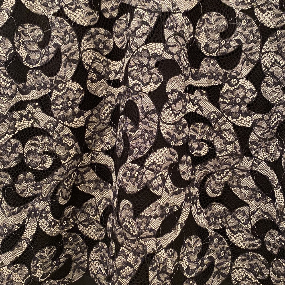 Beautiful dress! Gently worn ones. Dress has pockets. - Picture 11 of 11